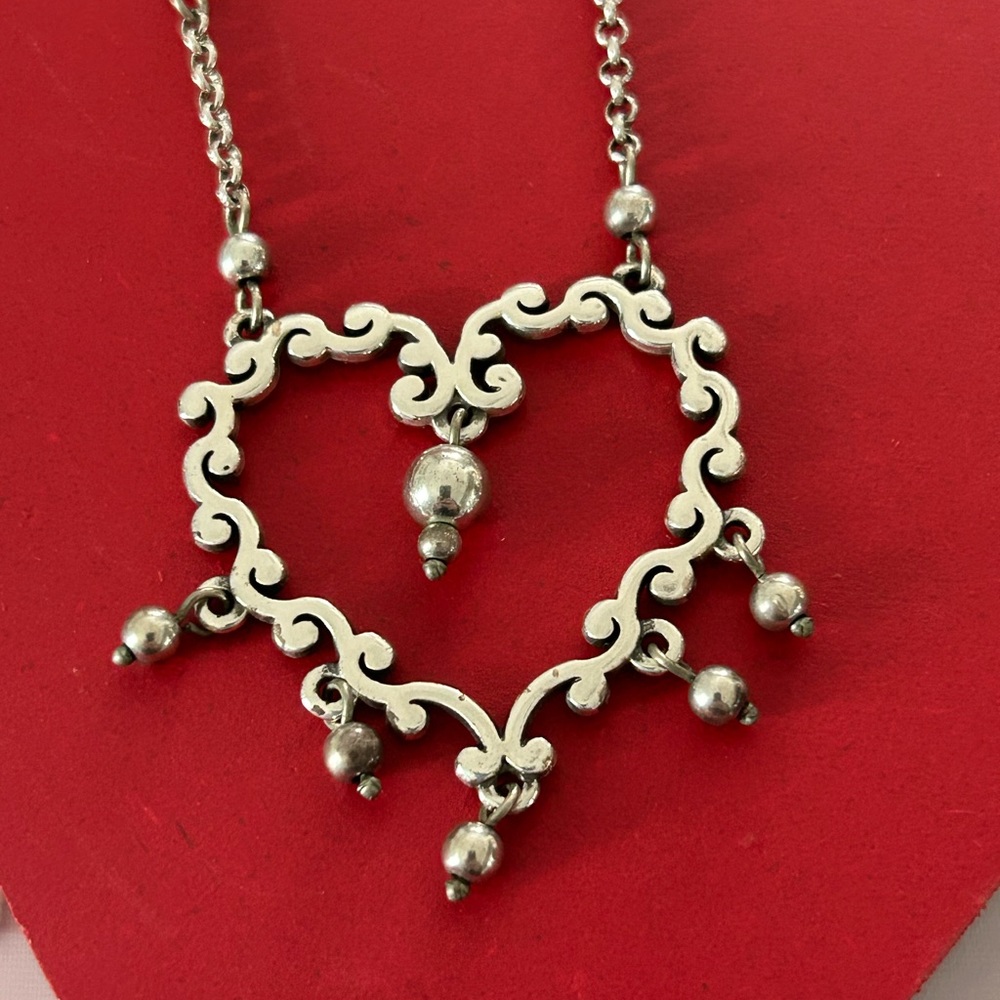 BNWOT Heart Necklace